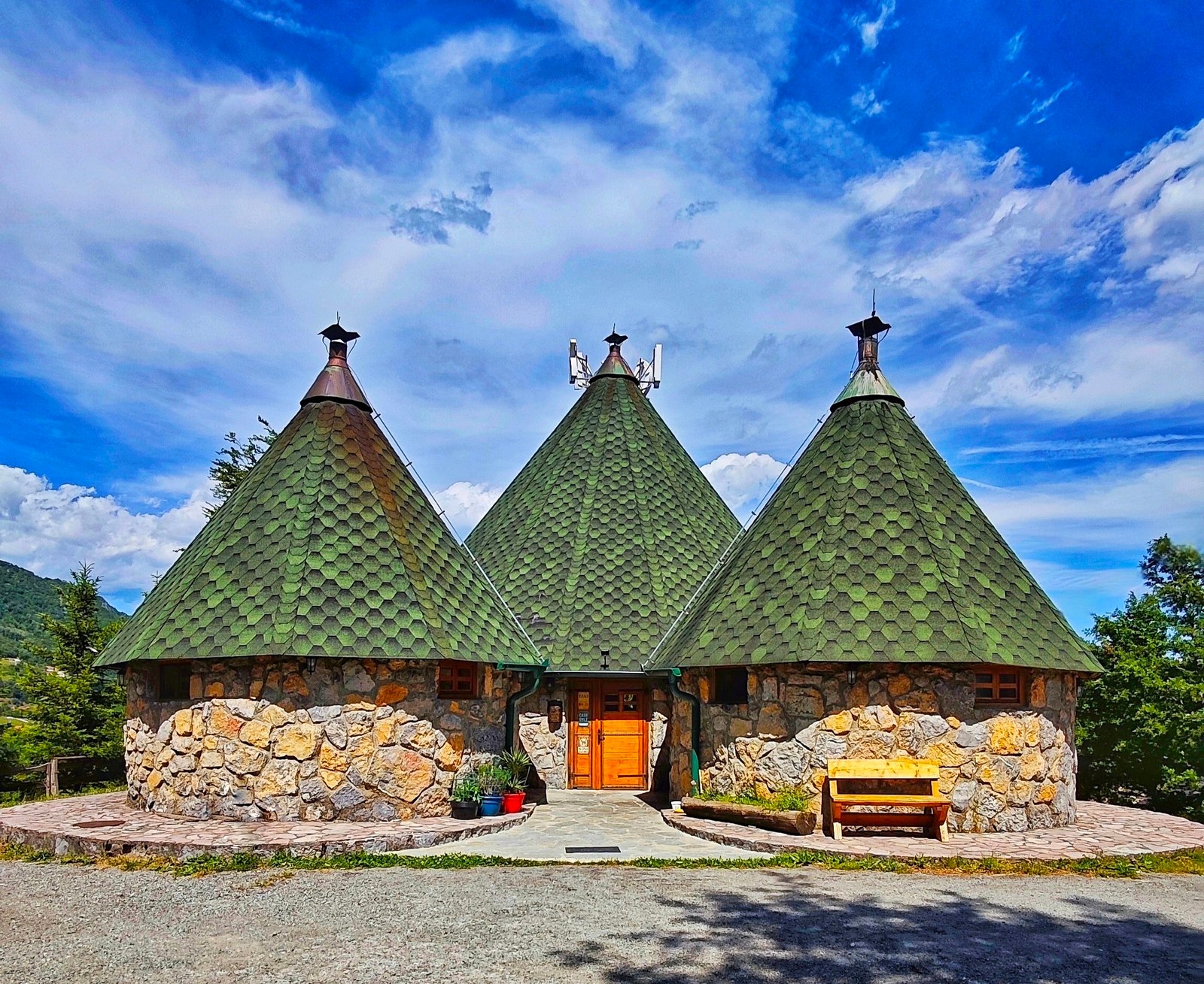 KOZAK Restoran i Apartmani